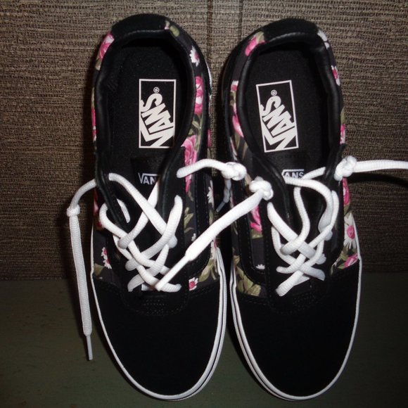 Vans Shoes - Vans Women's Sneakers SZ 71/2 NWOT